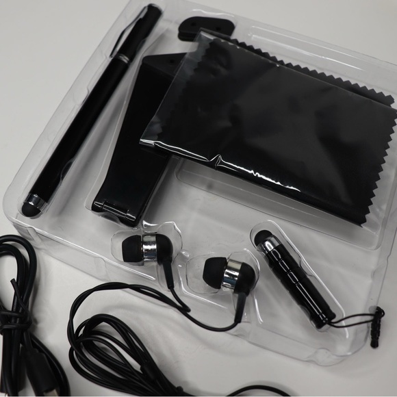 Host Pick!!!!  Apple IPad Essentials Kit “ONLY” Bundle Kit Check Description - Picture 9 of 11